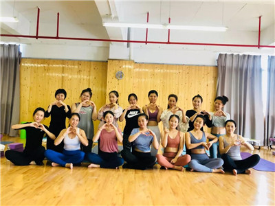 当幽默搞怪的老师遇到一群“戏精”……
